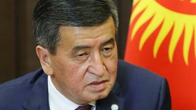Президент Киргизии попросил дать ему спокойно уйти в отставку
