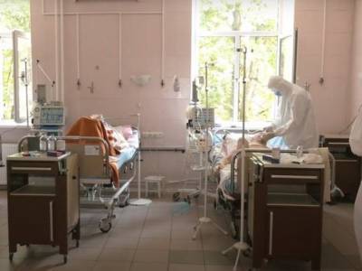 В Харькове переполнены больницы: инфицированных COVID-19 размещают в холлах и коридорах