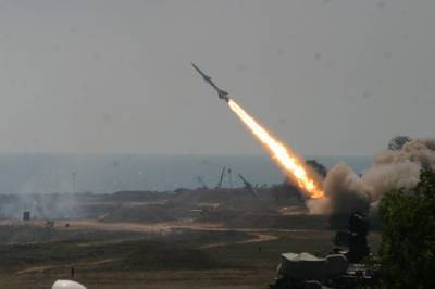 Перехват силами ПВО Азербайджана армянской ракеты попал на видео