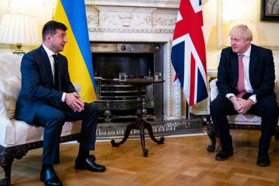 Джонсон заверил Зеленского, что Британия привержена Украине "как скала"