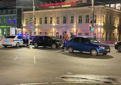 На Первомайском проспекте столкнулись три автомобиля