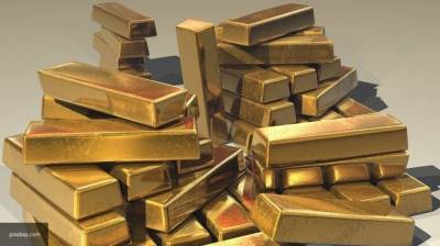 Мировые центробанки принялись распродавать золото