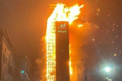 В Южной Корее небоскреб вспыхнул как свеча, есть пострадавшие: видео масштабного пожара в жилом доме