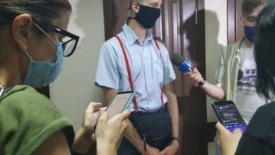 Экс-политзаключенному Кольченко отменили наказание за схватки под посольством Беларуси