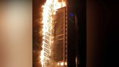 В Южной Корее пожар в небоскребе не могут потушить из-за сильного ветра