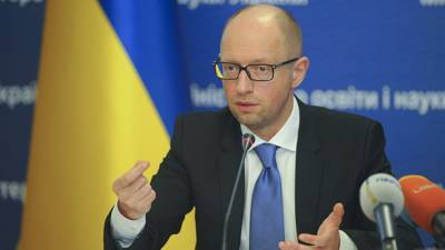 Яценюк призвал украинцев воевать с Россией и COVID-19 «на два фронта»