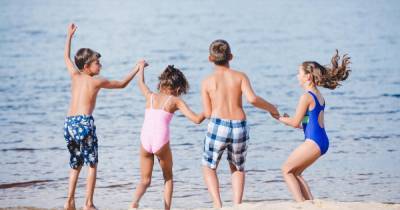 Россиянам посоветовали отложить курортный отдых с детьми
