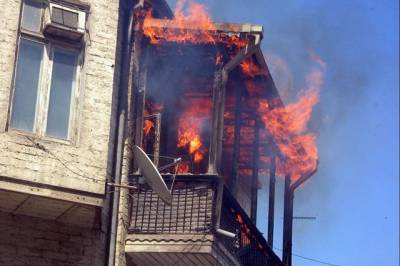 Балкон загорелся в одной из хабаровских девятиэтажек