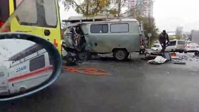 Один человек погиб и четверо пострадали в ДТП в Новосибирске