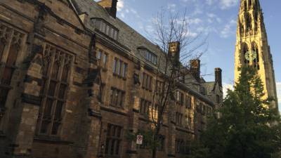 В США Йельский университет обвинили в расизме и дискриминации