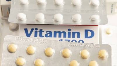 Врач рассказал, почему дефицит витамина D повышает риск заражения COVID-19