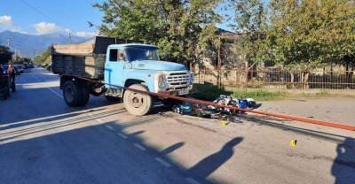 В Кахетии водитель мопеда погиб при столкновении с грузовиком