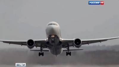 Самолет приземлился в Екатеринбурге из-за проблем с датчиками