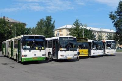 Автобусы почти 30 псковских маршрутов на выходных изменят схему движения