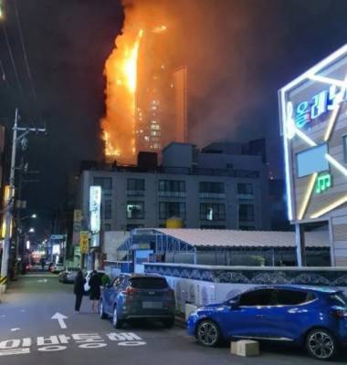 Пожар в небоскрёбе в Южной Корее: вспыхнул как спичка
