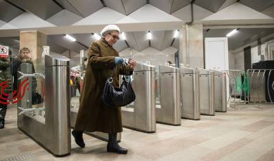 Московские пользователи социальных карт массово пытаются попасть в метро