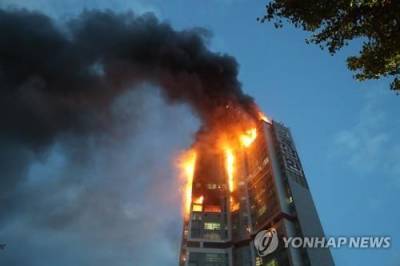 В Южной Корее при пожаре в небоскребе пострадали почти 90 человек – СМИ