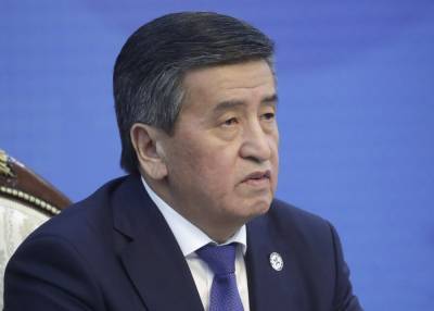 Сооронбай Жээнбеков - Кубатбек Боронов - Правительство Киргизии и премьер-министр отправлены в отставку - m24.ru - Киргизия