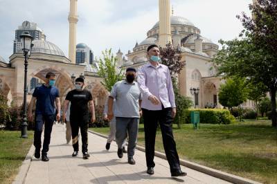 Кадыров поручил усилить контроль за ношением масок в Чечне
