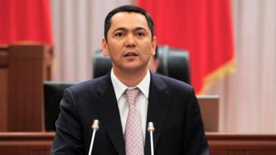 Кыргызстан: 4 оппозиционных партии выдвинули кандидата в премьеры, президент заявил о готовности к отставке