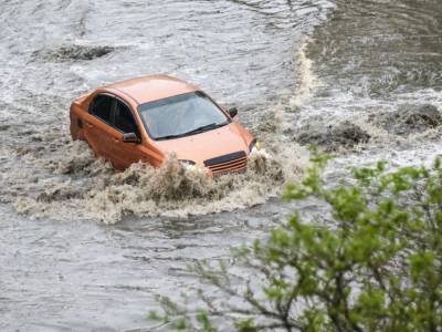 Мощный ливень затопил дороги в Черновцах