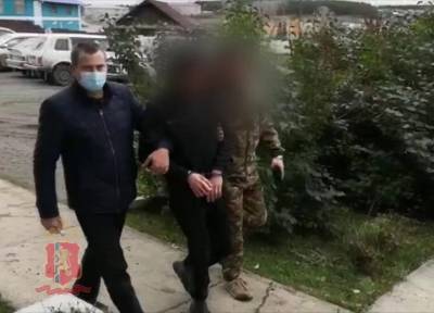 Мужчина с топором в Красноярском крае взял в заложники мать с пятью детьми