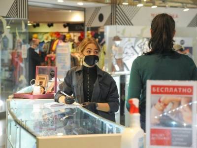 Директора «Пятерочки» в Петербурге оштрафовали за кассиров и покупателей без масок