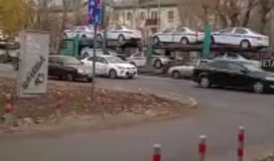 В Тюмени замечены фуры с новыми автомобилями ГИБДД