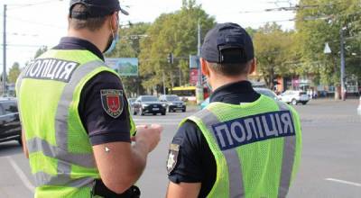 В центре Одессы авто снесло маленького ребенка на самокате, водитель скрылся: кадры ДТП