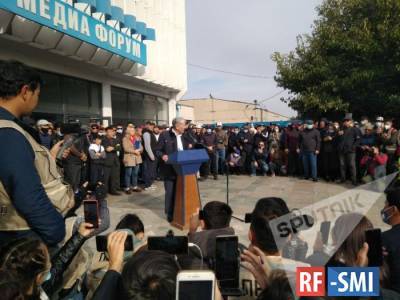 Освобожденный из тюрьмы А. Атамбаев выступил на митинге в Бишкеке