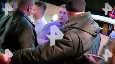 Сотрудников полиции и СК задержали за дебош в московском баре