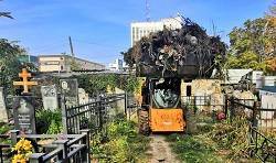 С городских кладбищ в Орле вывезли 210 кубометров отходов
