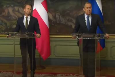 Датский министр, стоя рядом с Лавровым, заявил о санкциях против России