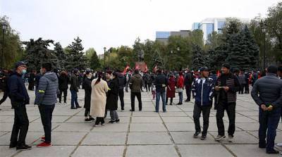 В Бишкеке вводят режим ЧП