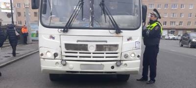 Автобус без сидений привлек внимание сотрудников ГИБДД в Петрозаводске