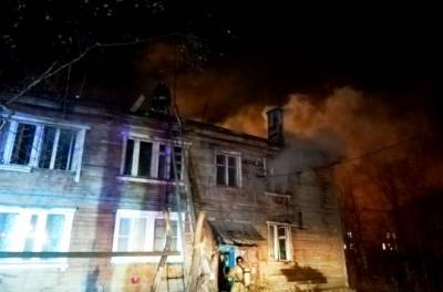 В Сыктывкаре выясняют причины пожара в ветхом доме