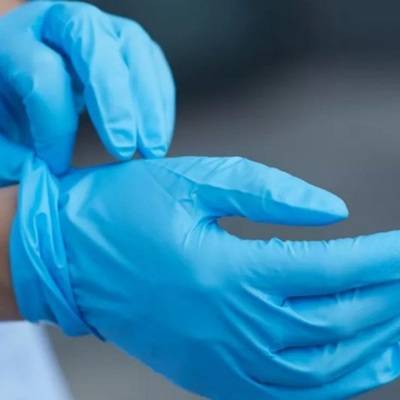 Повторное ношение одноразовых медицинских перчаток – небезопасное решение