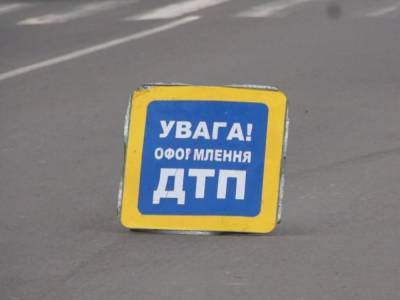 Серьезная авария под Киевом: внедорожник врезался в отбойник