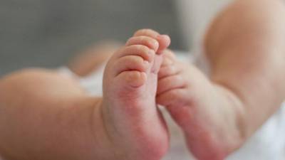 Названа причина смерти младенца, рожденного суррогатной матерью в Ленобласти