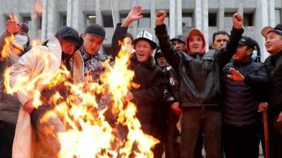 Президент Киргизии приказал ввести режим ЧП в Бишкеке