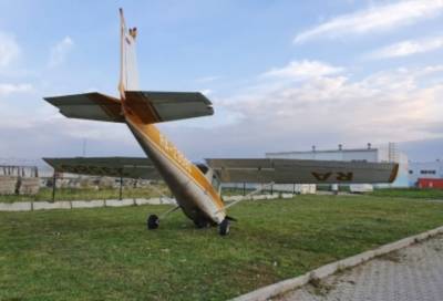 Частный легкомоторный самолет совершил аварийную посадку в Ломоносове