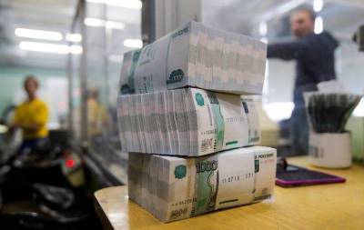 Рубль теряет преимущество из-за роста СOVID-19 и перед длинным уикэндом в США