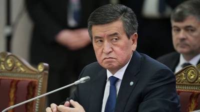 Президент Киргизии обсудил с начальником Генштаба ситуацию в стране