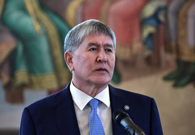 Неизвестный открыл огонь по автомобилю экс-президента Киргизии Атамбаева