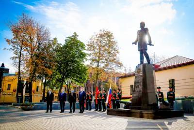 Памятник Павлу Обухову открыли в Петербурге