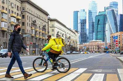 Мэр Москвы призвал жителей города «продержаться» до вакцинации от COVID-19