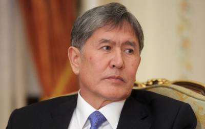 В Бишкеке обстреляли машину Атамбаева, у экс-президента заявили о покушении
