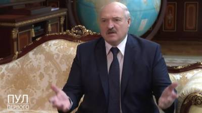 Лукашенко рассказал, как дал денег расплакавшейся Тихановской