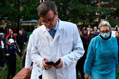 Главврач лечившей Навального больницы возглавит еще одно медучреждение