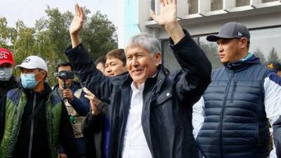 В Кыргызстане неизвестные совершили покушение на экс-главу страны Атамбаева